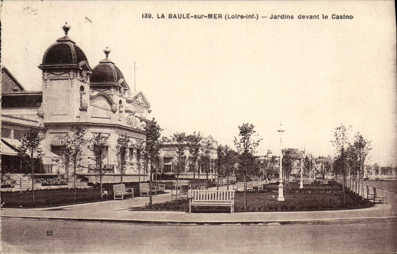 CPA La Baule Sur Mer Jardins devant le casino
