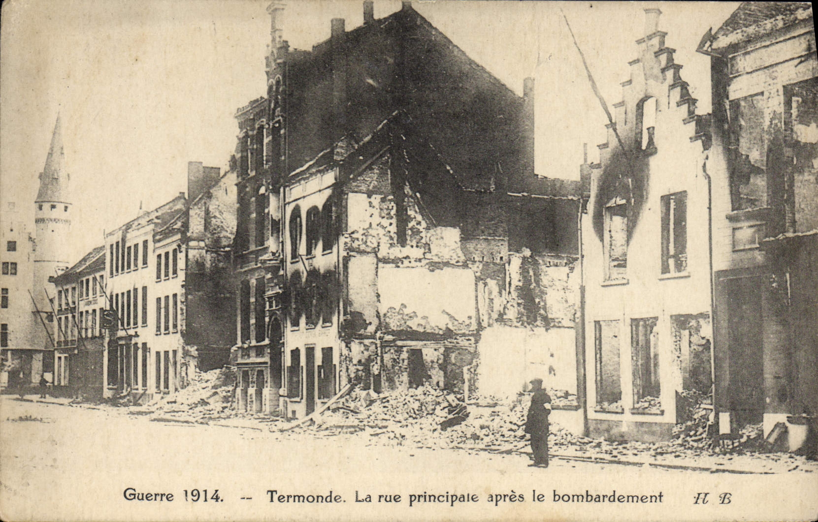 CPA TErmonde la rue principale apres le bombardement Militaria 