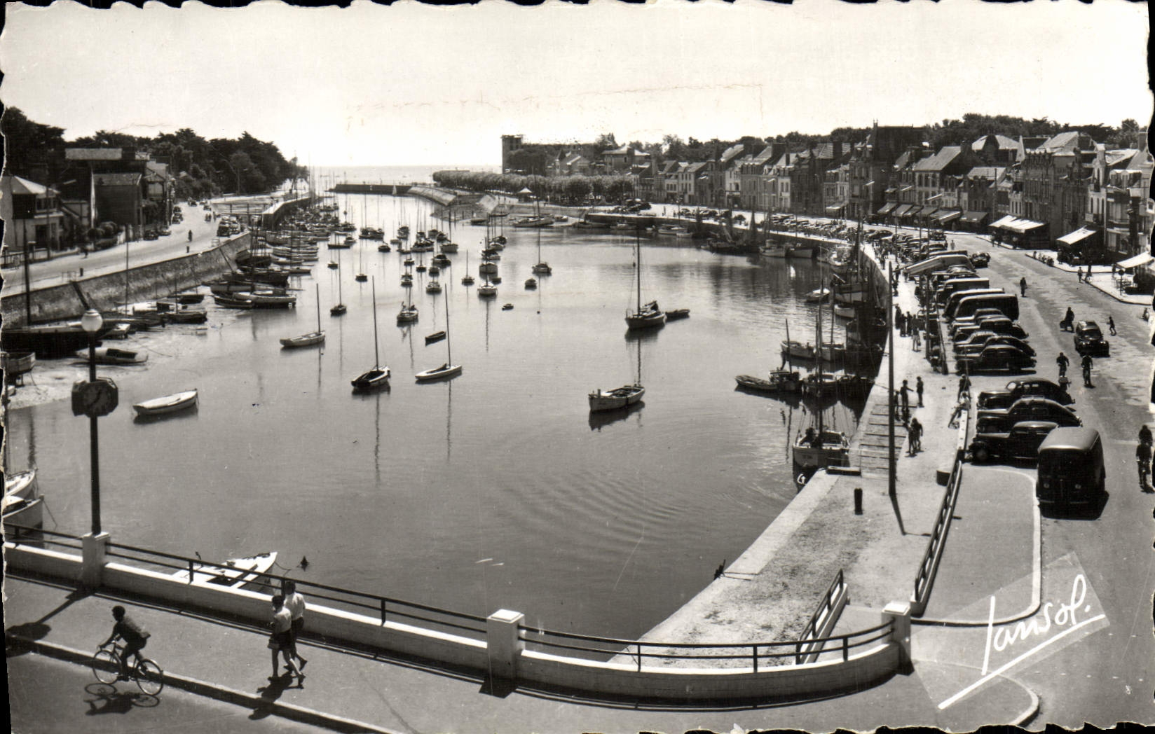 CPM Pouliguen Le Port de La Baille et du Pouliguen 