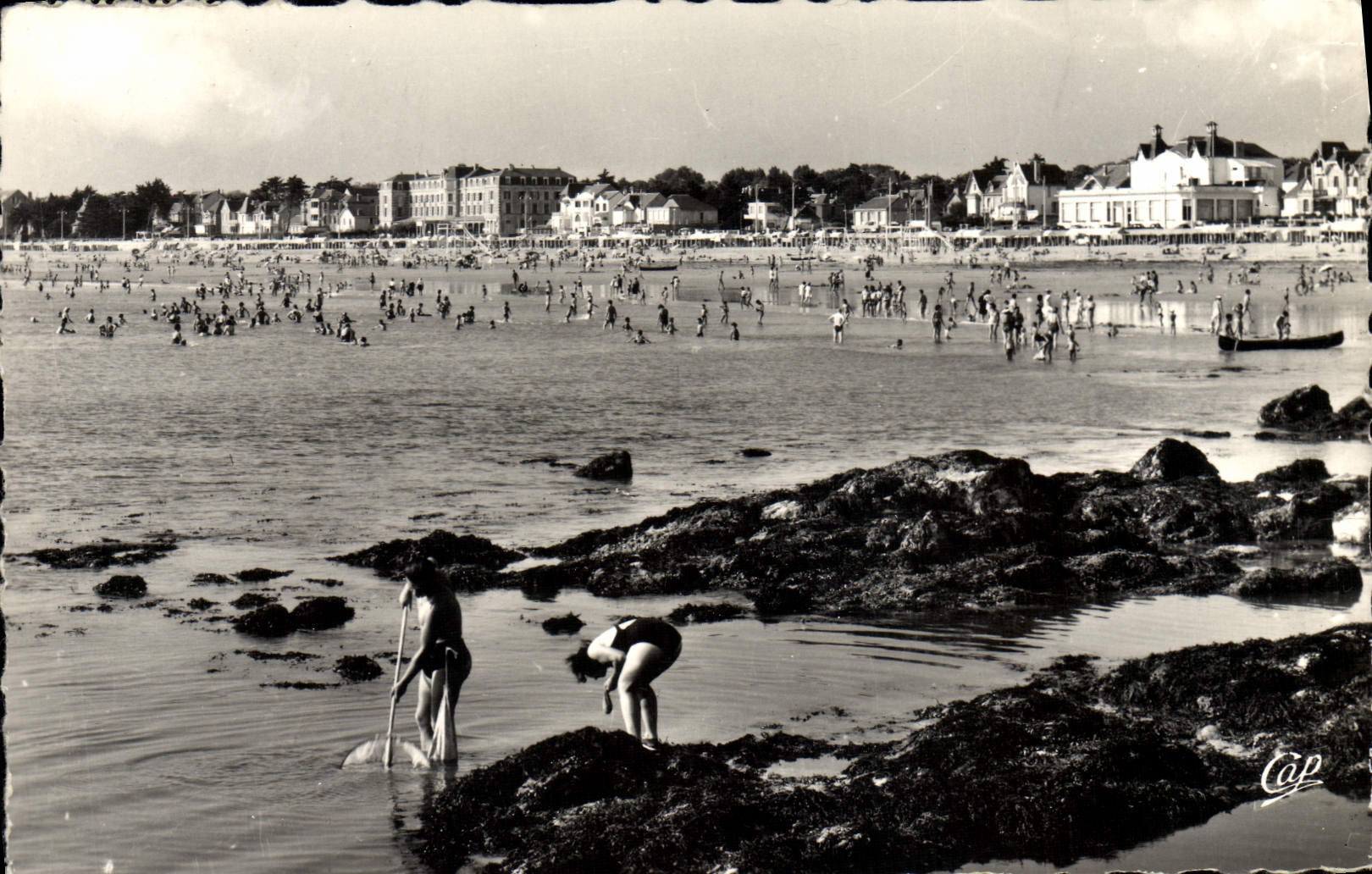 CPM Pornichet La Plage et les Rochers Enfants