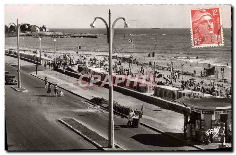 CPM Pornichet La plage Au fond la jetee