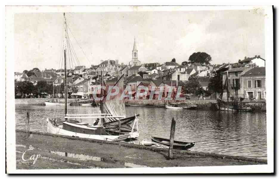 CPA Pornic Un coin du Port et la Ville Bateau