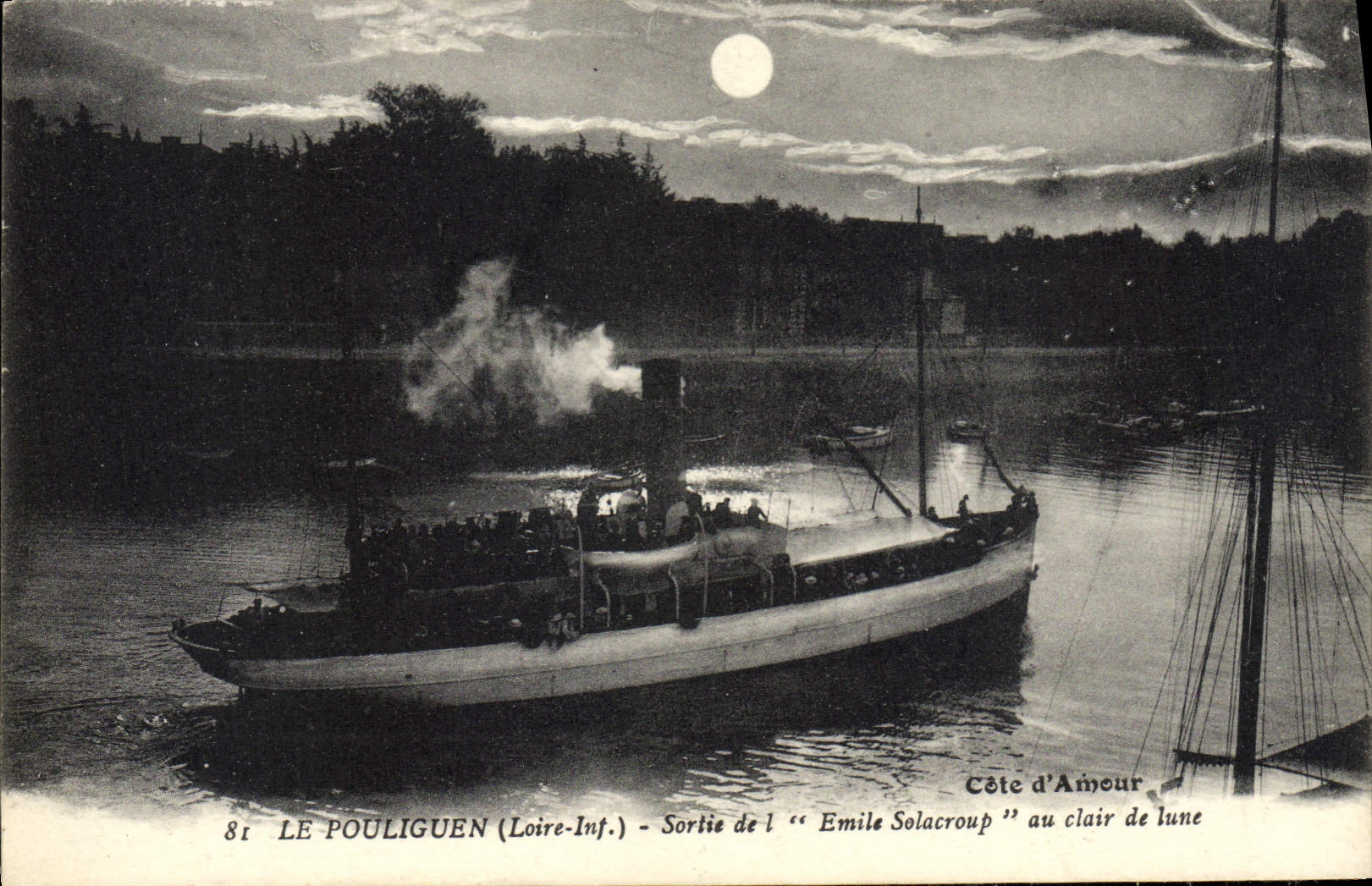 CPA Le Pouliguen Sortie de l'Emile Solacroup au clair de lune Bateau 