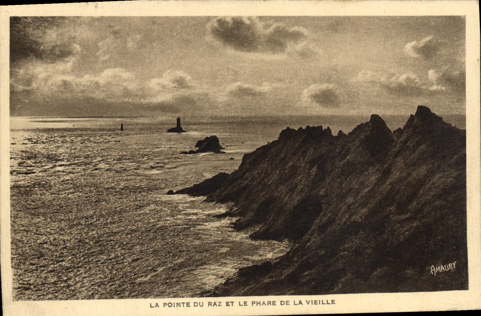 CPA La Pointe Du Raz Et Le Phare De La Vieille