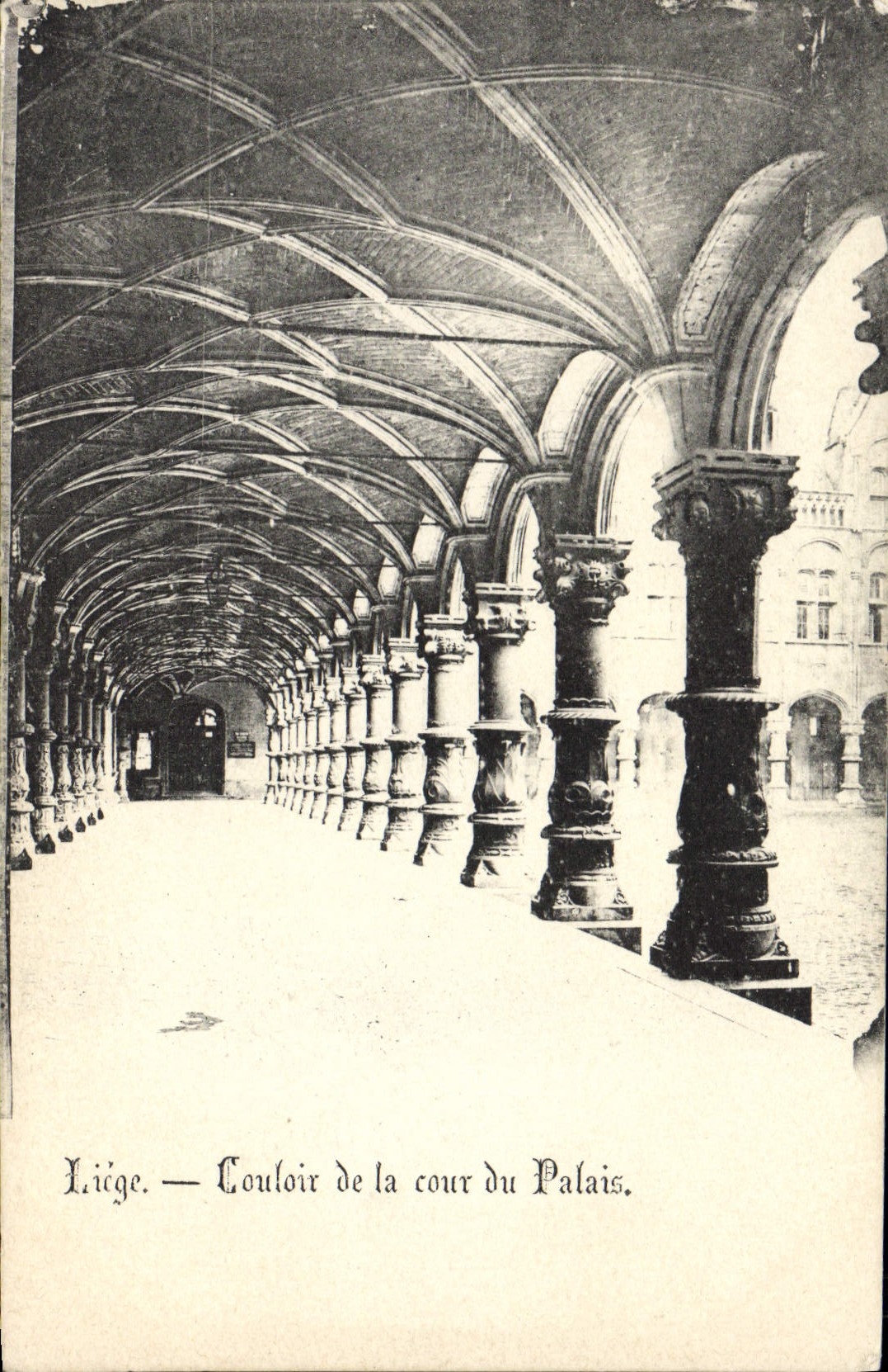 Liège — Couloir de la cour du Palais — Éditeur CPAPHIL