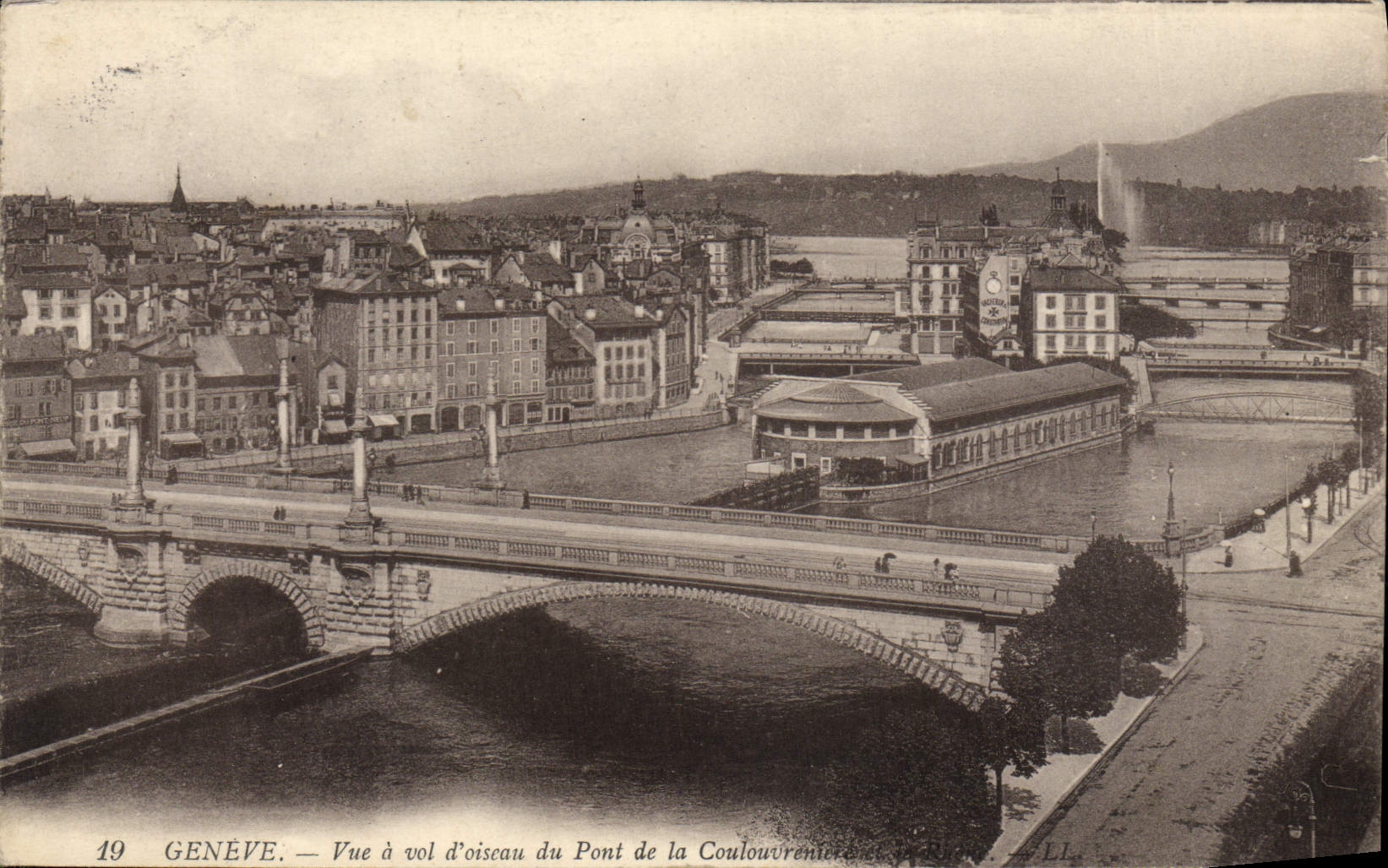 CPA Geneve Vue A Vol D'oiseau Du Pont De La Coulouvrenivre 