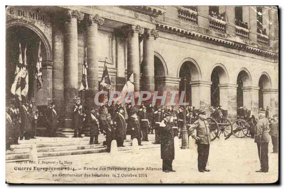 CPA Guerre europeenne Remise Des Drapeaux Pris Aux Allemands au gouverneur des Invalides Militaria