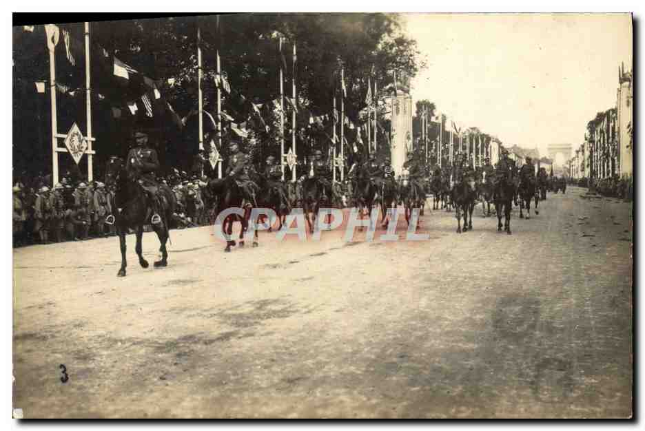 CPA Paris Defile Militaria Chevaux Cheval 