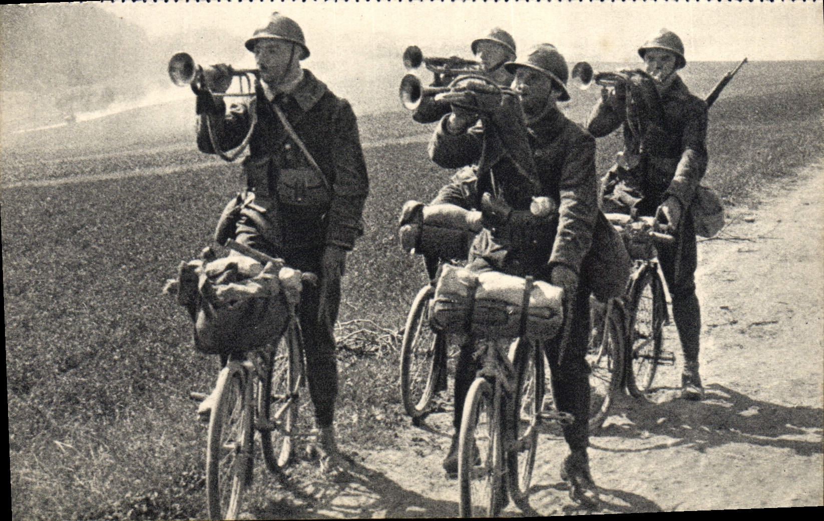 CPA Fin De Le Manoeuvre Cycle Velo Cyclisme Militaria