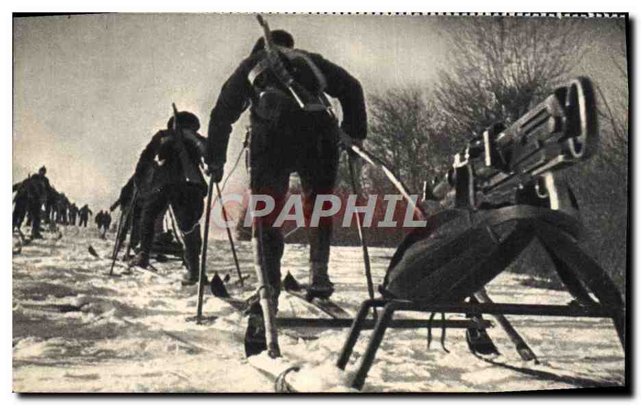 CPA Mitrailleuse Sur Traineau Militaria Ski