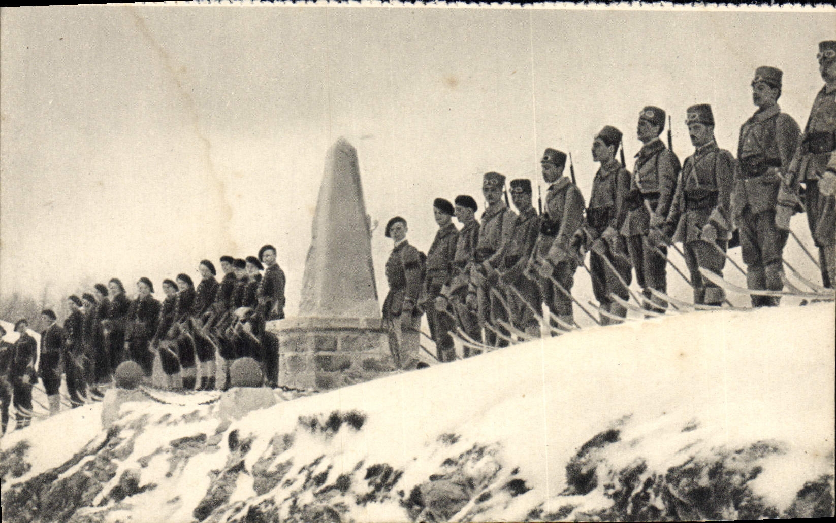 CPA Col De I'Aution Chasseurs Alpins et tirailleurs Nord Africains dans la neige Militaria Ski