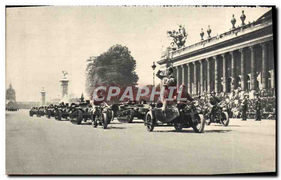 CPA Chenillettes D'Infanterie Devant Le Grand Palais Militaria Moto Paris Pont Alexandre III