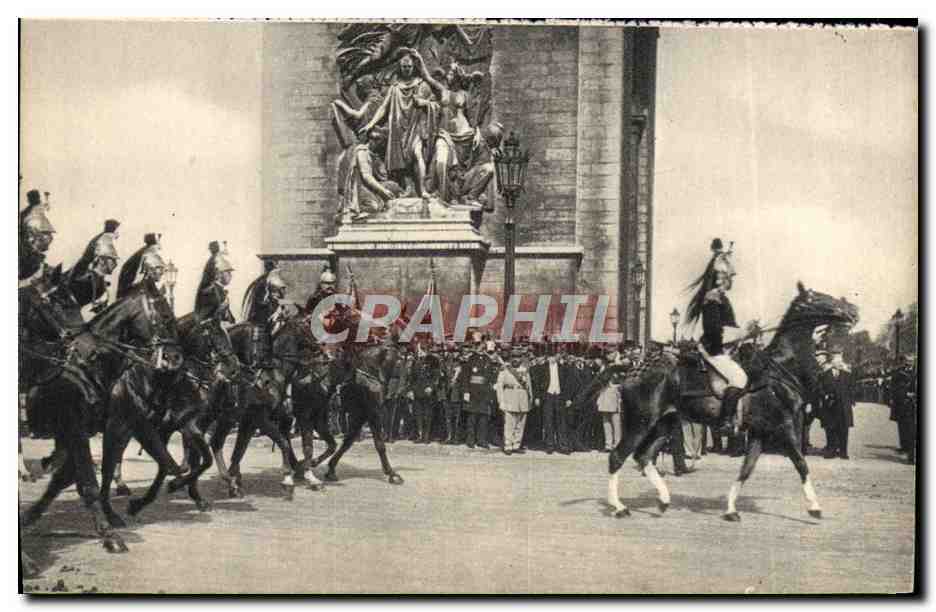 CPA La Garde Republicaine Militaria Cheval Hippisme