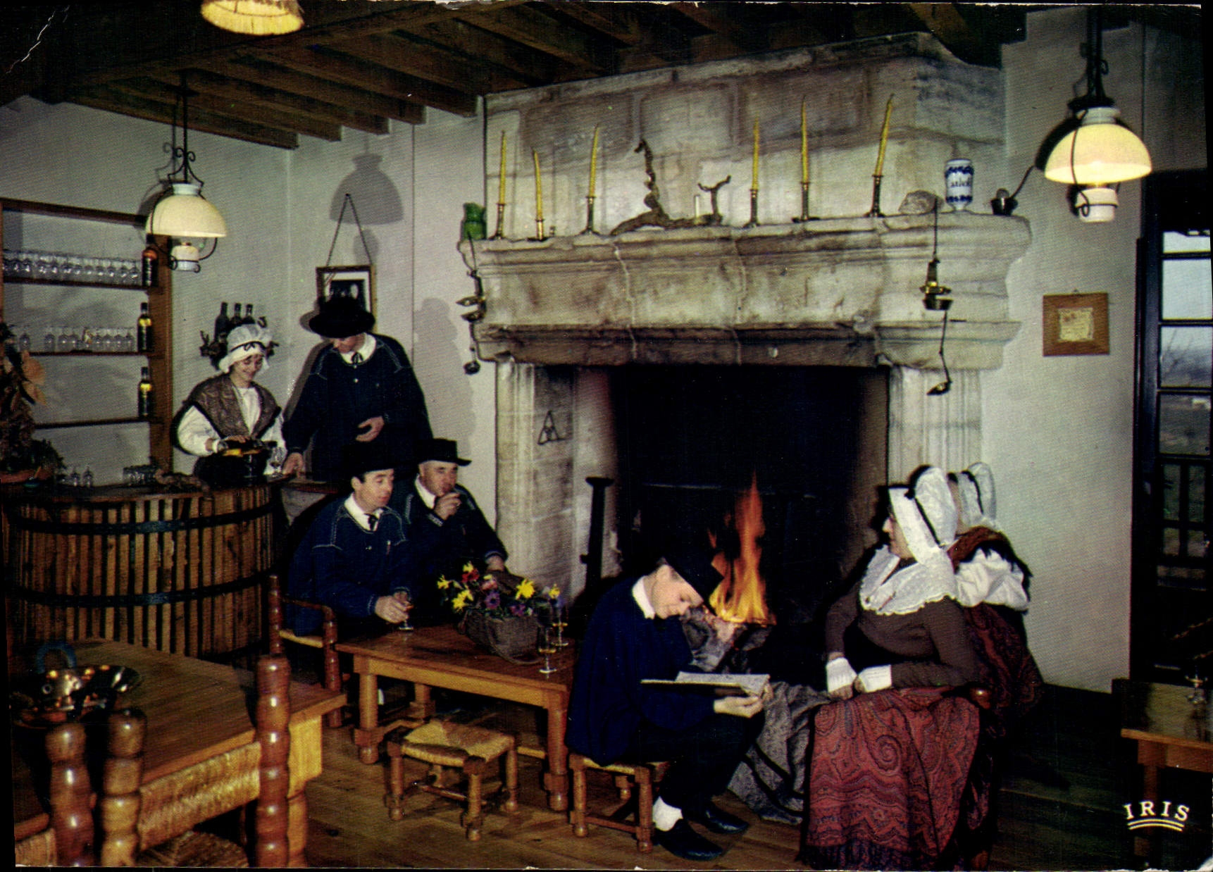 CPA Abeilles Bergeracoises Folklore Du Perigord Interieur perigordin la veillee Folklore