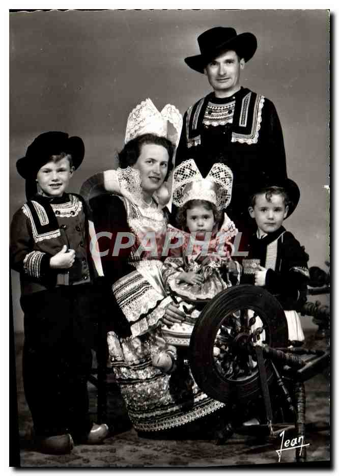 CPM En Bretagne Costumes De Pont Aven Folklore Enfants