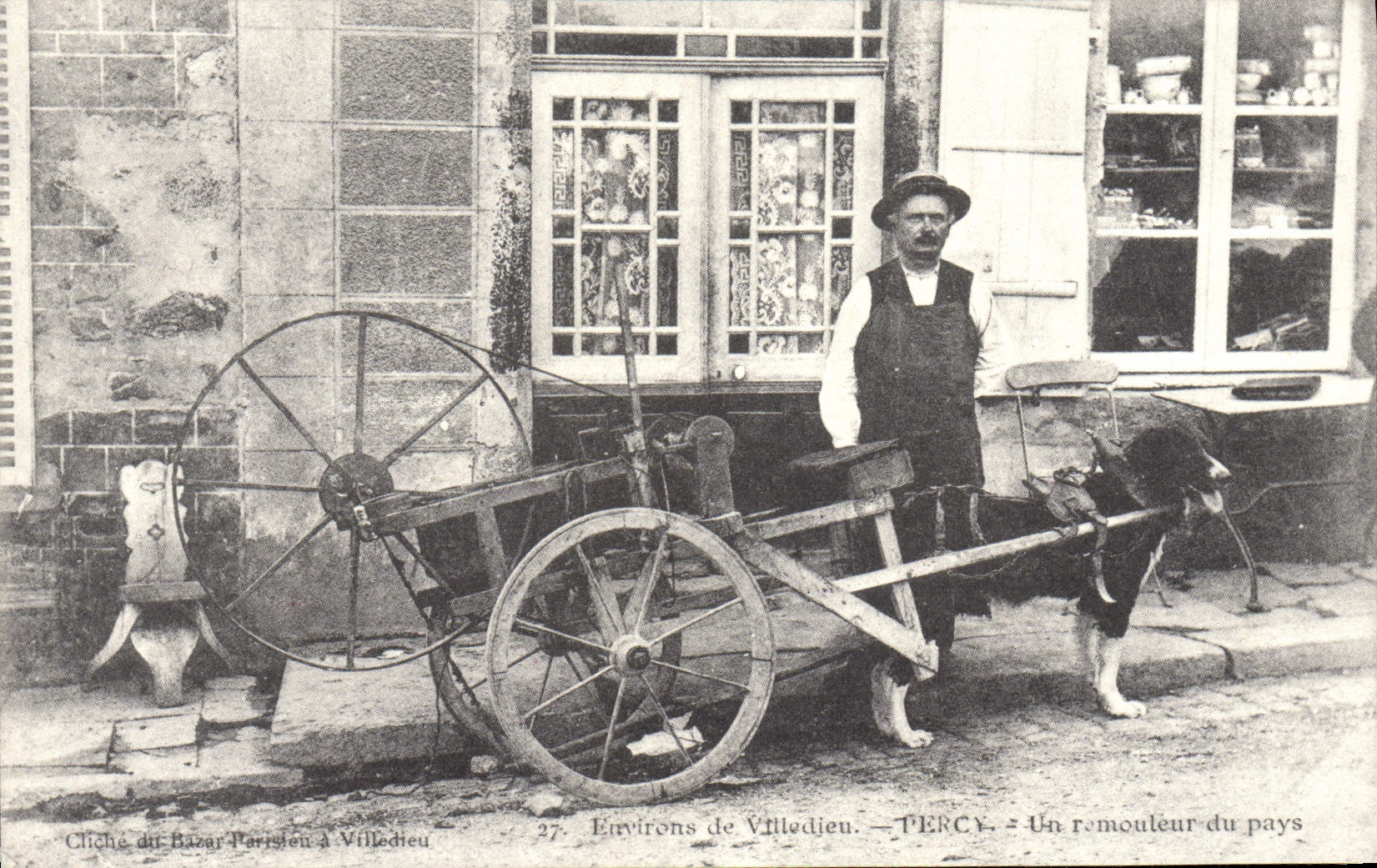 REPRO Villedieu Un Remouteur Voiture a chien 