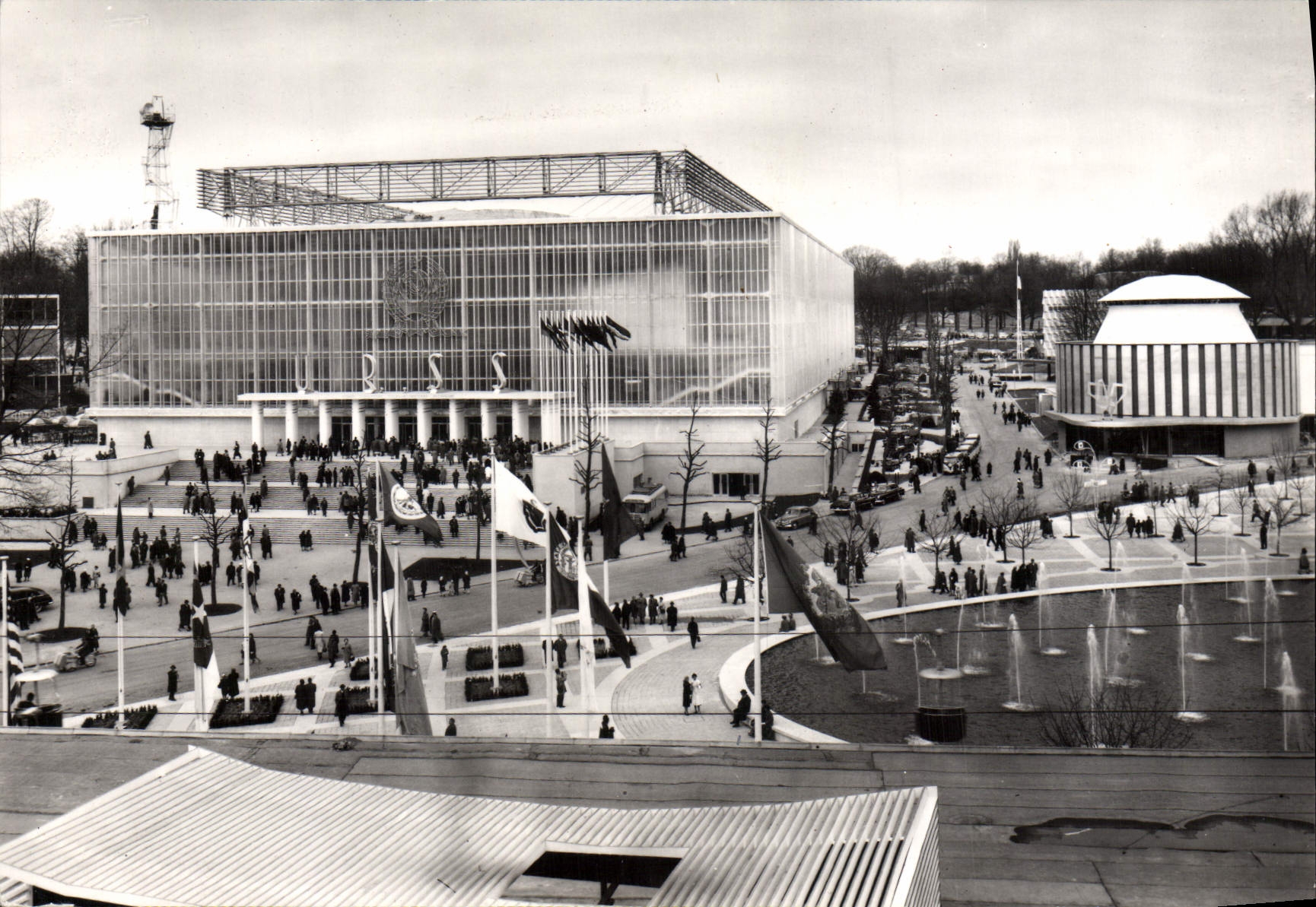 CPM Exposition Universelle Bruxelles 1958 Rond point des Nations et les pavillons de l'URSS et des Pays arabes