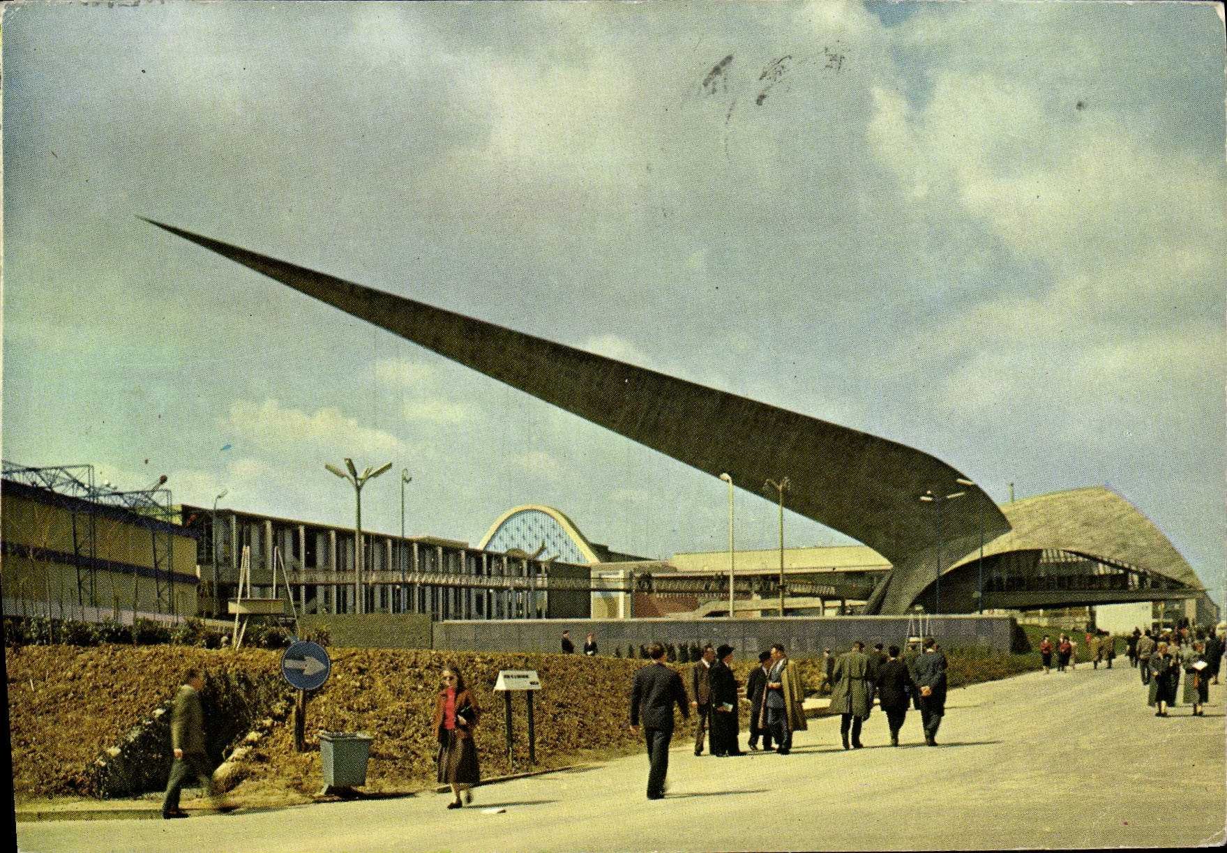 CPM Exposition Uniiverselle Brussels 1958 La fleche du genie civil