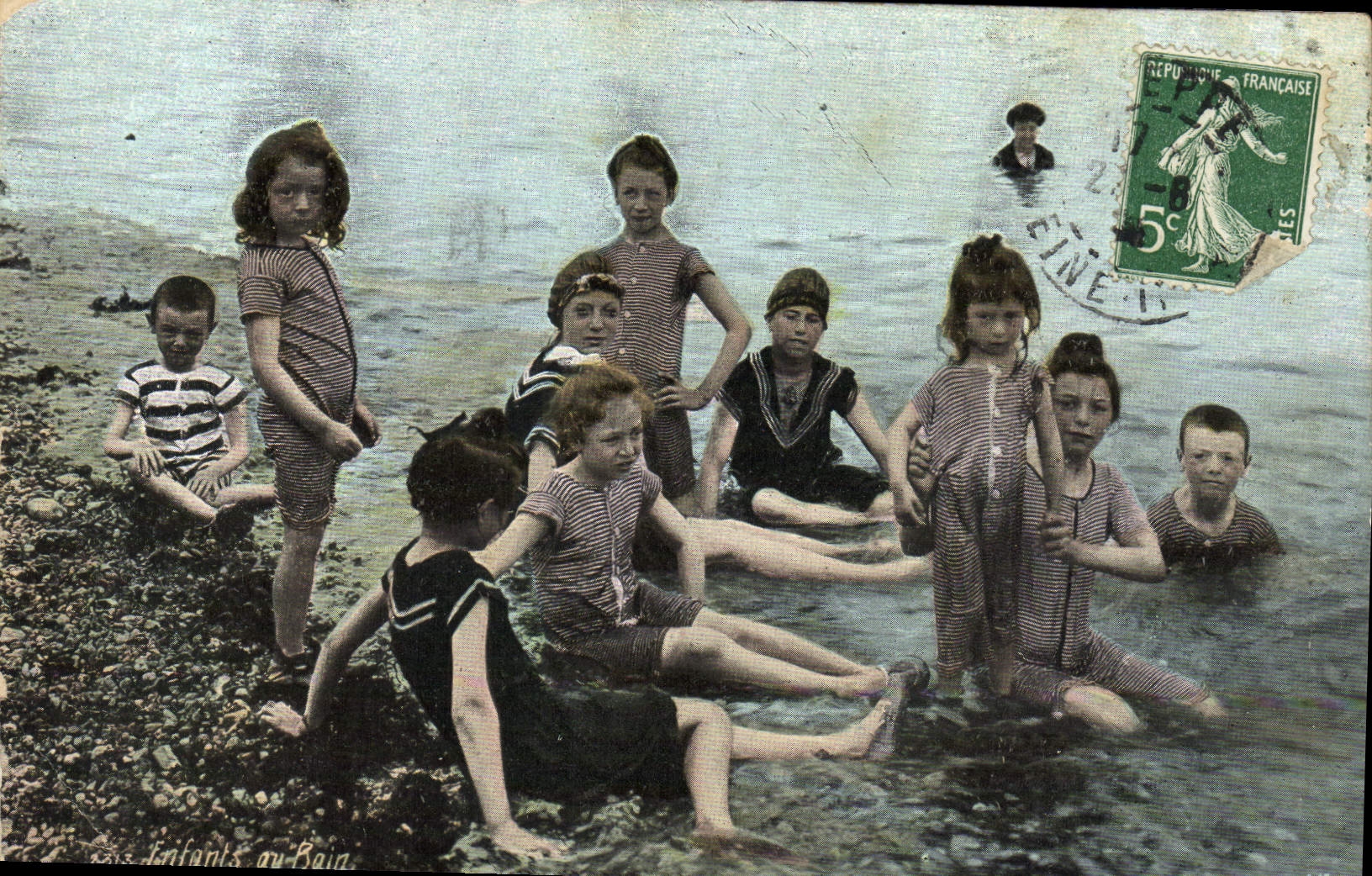 CPA Enfants au bain Enfants