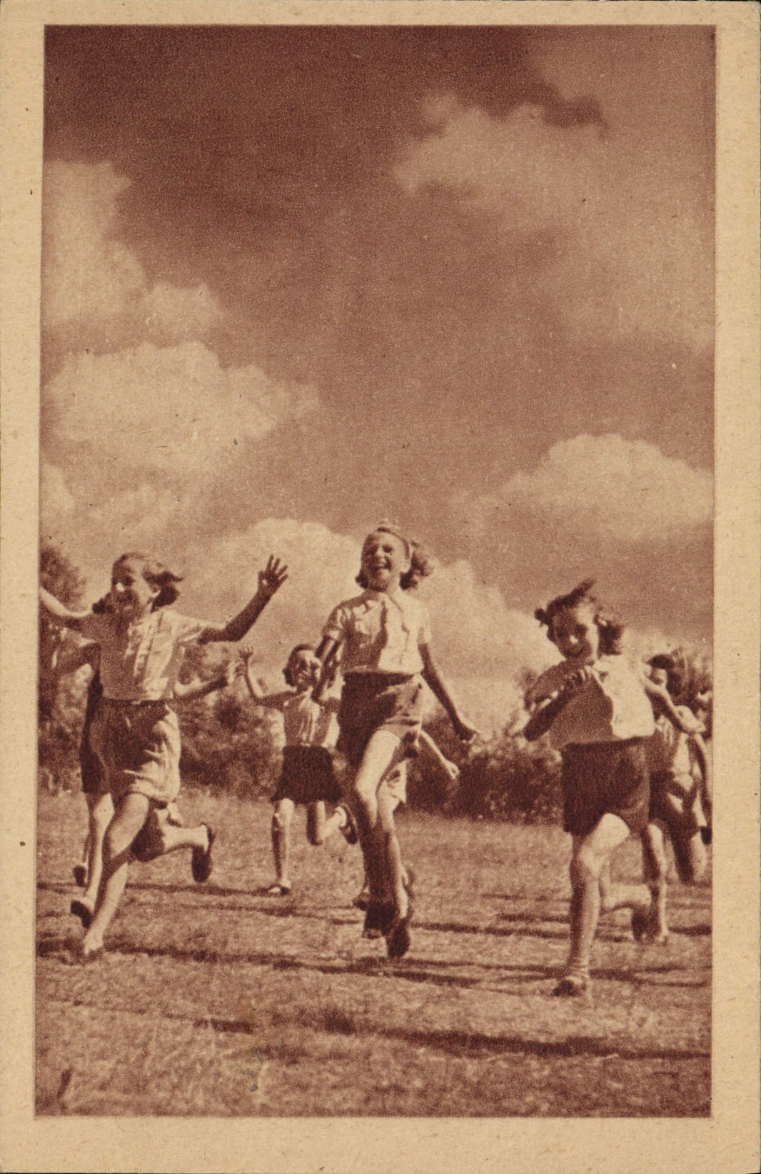 CPA Enfants Entr'Aide Francaise