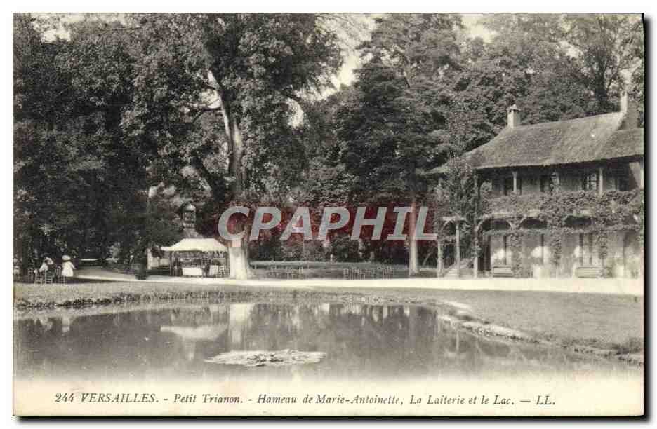 CPA Versailles Petit Trianon Hameau de Marie Antoinette La laiterie et le lac