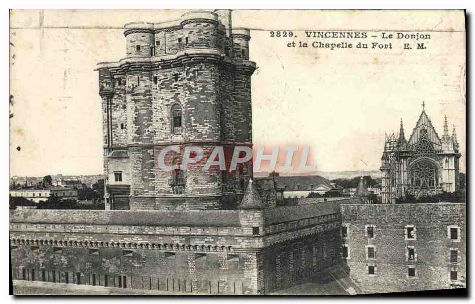 CPA Vincennes Le Donjon et la Chapelle du Fort