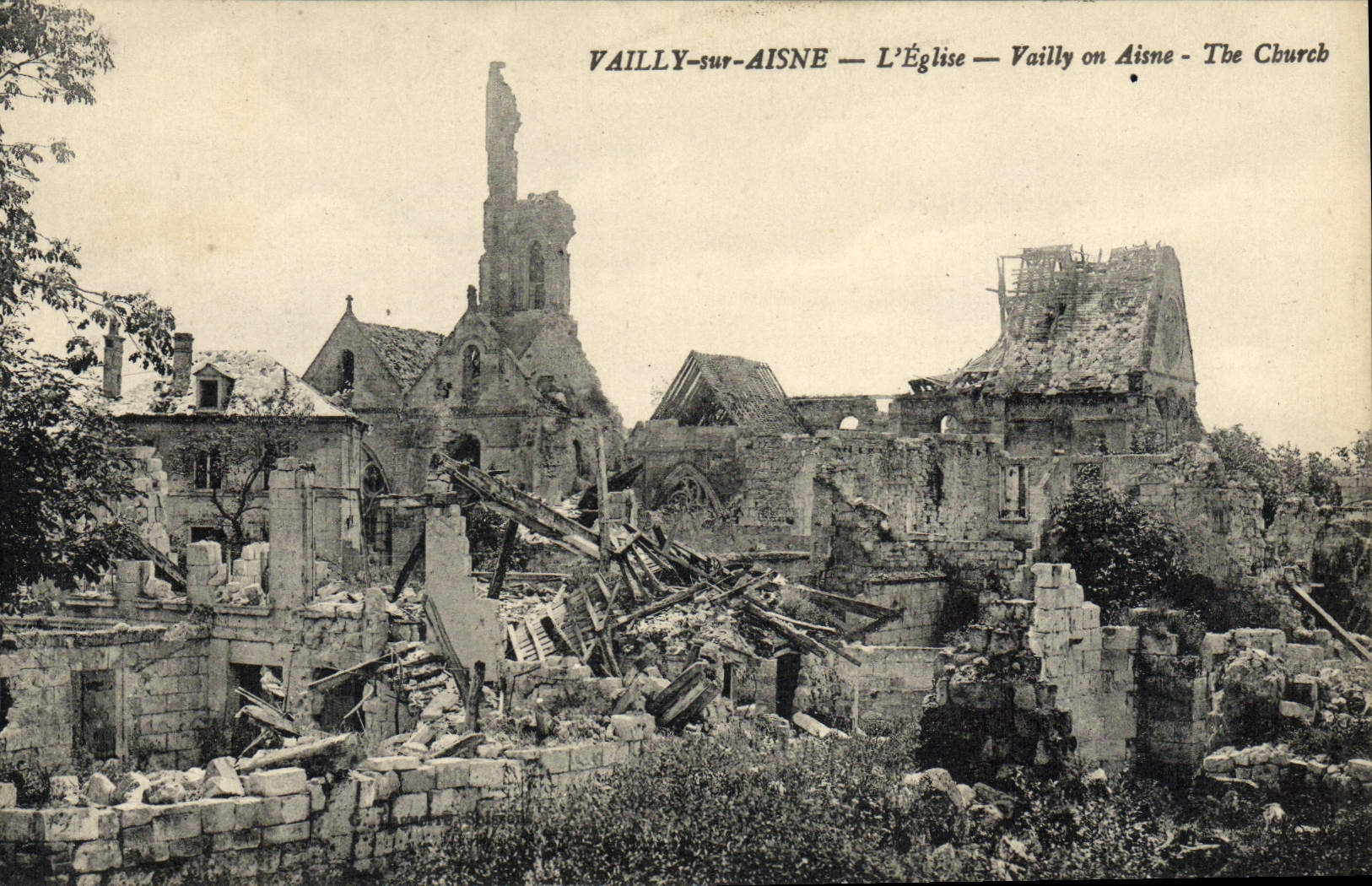 Vailly-sur-Aisne — L'Église — Ruines après guerre — Éditeur non identifié