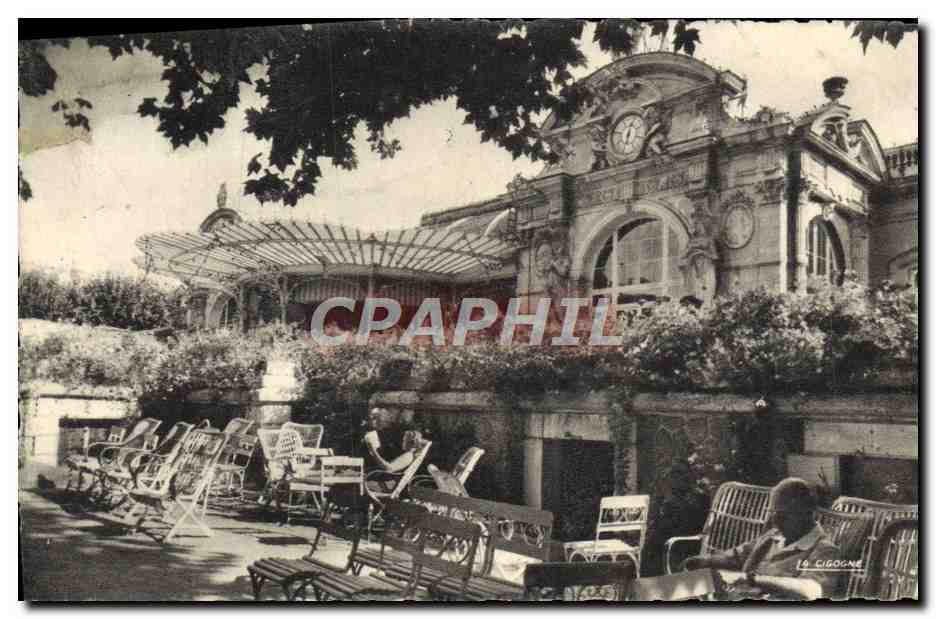 CPA Vichy Reine des Villes d'Eaux Terrasses du casino