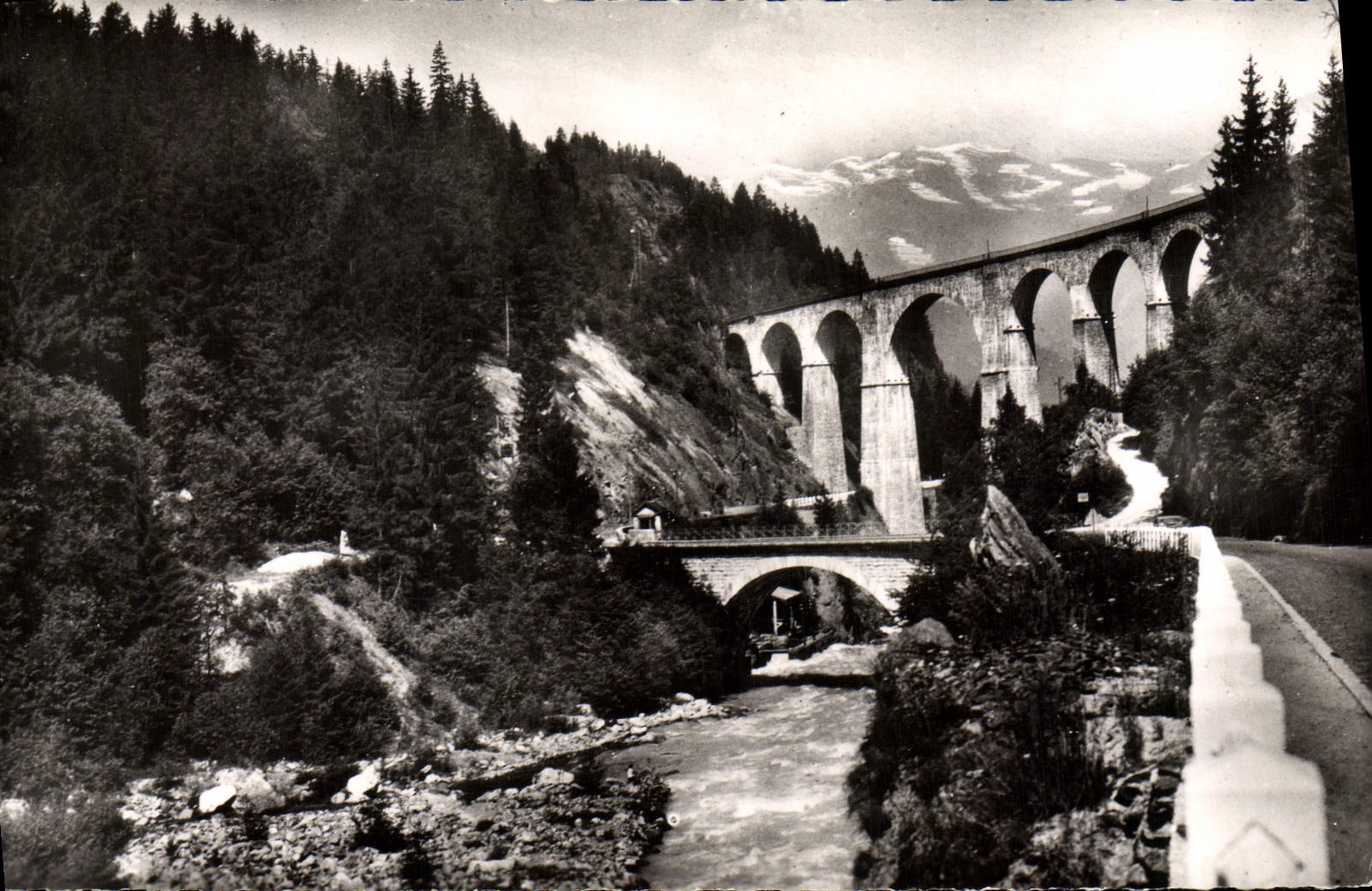 CPM Chamonix Massif du Mont Blanc La route de Chamonix au Fayet aux ponts de Sainte Marie 