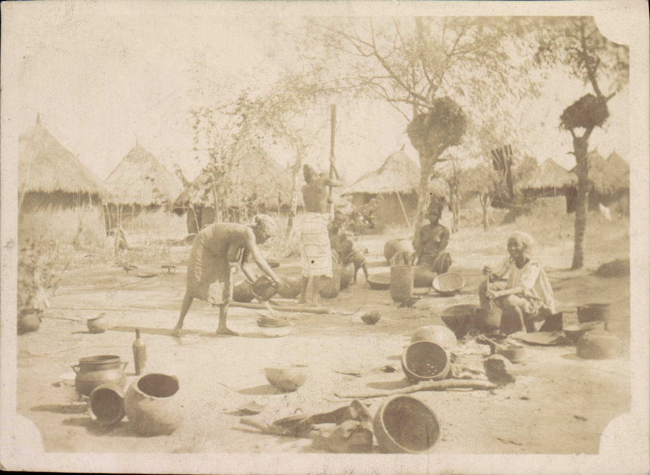 Photo Afrique Femmes poteries 
