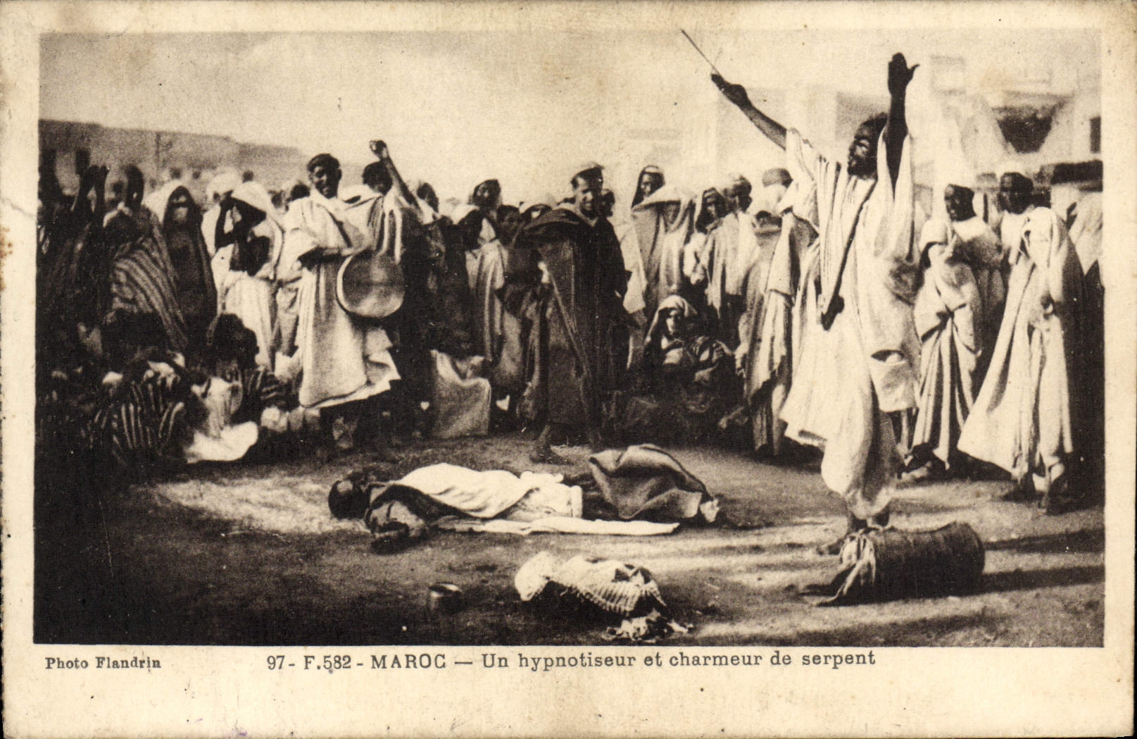CPA Maroc Un Hypnotiseur et Charmeur de Serpent