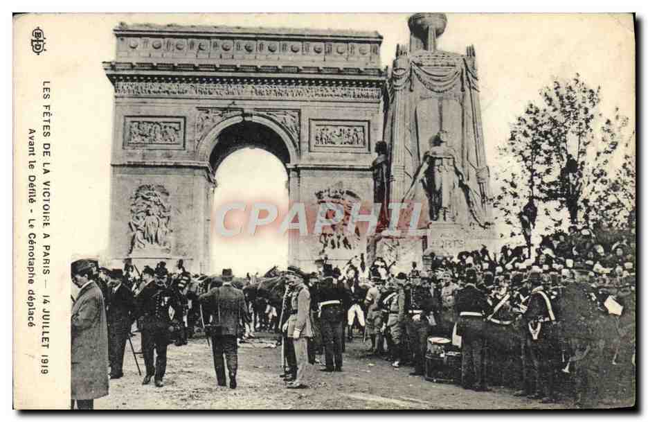 CPA Les Fetes De La Victoire Paris 14 juillet 1919 Avant le defile Le Cenotaphe deplace Militaria 