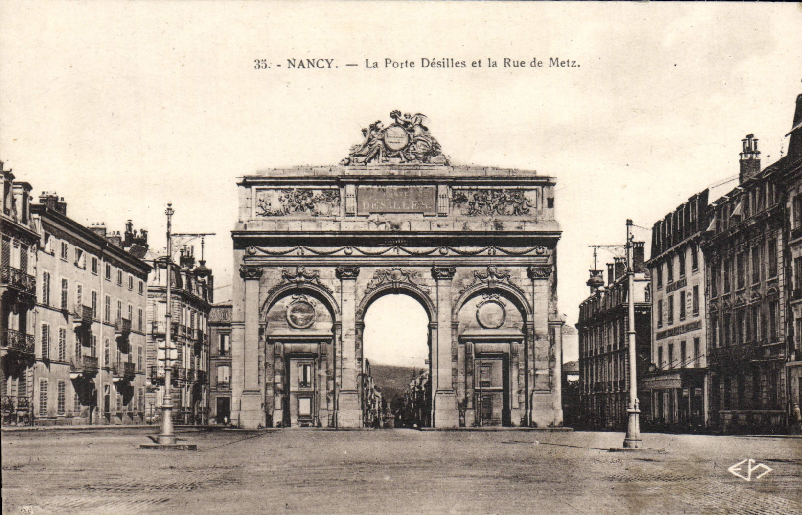 CPA Nancy Le Porte Desilles et la Rue de Metz