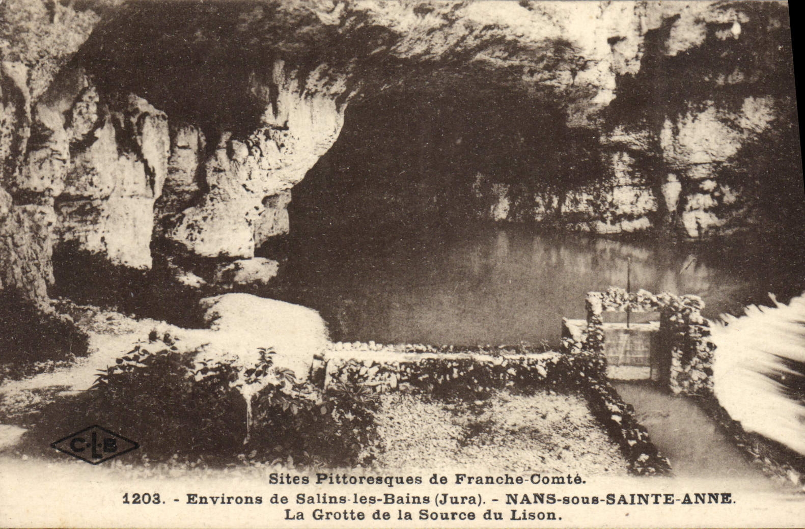 CPA Environs de Salins les Bains Nans sous Sainte Anne la grotte et la source du Lison
