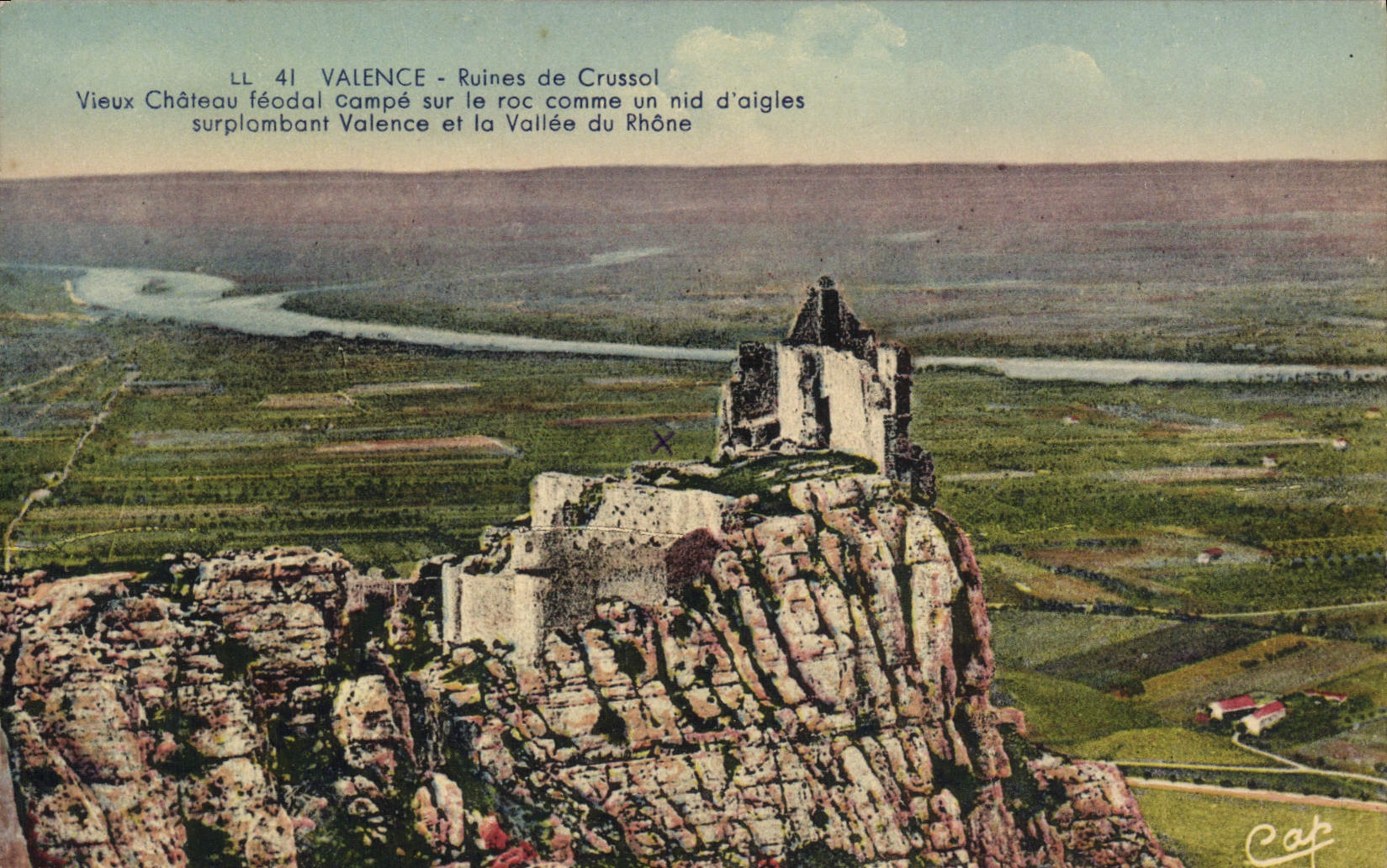CPA Valence Ruines De Crussol Vieux Chateau Feodal Campe Sur Le Roc comme un nid d'aigles