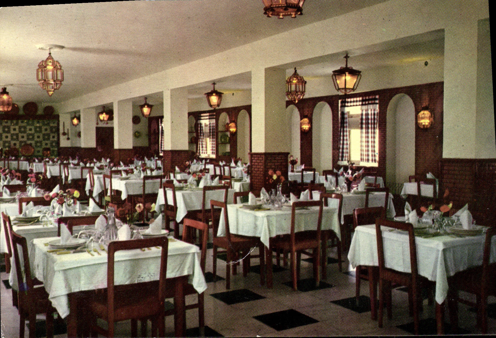 CPM Hotel Versailles Granada Vista parcial del comedor