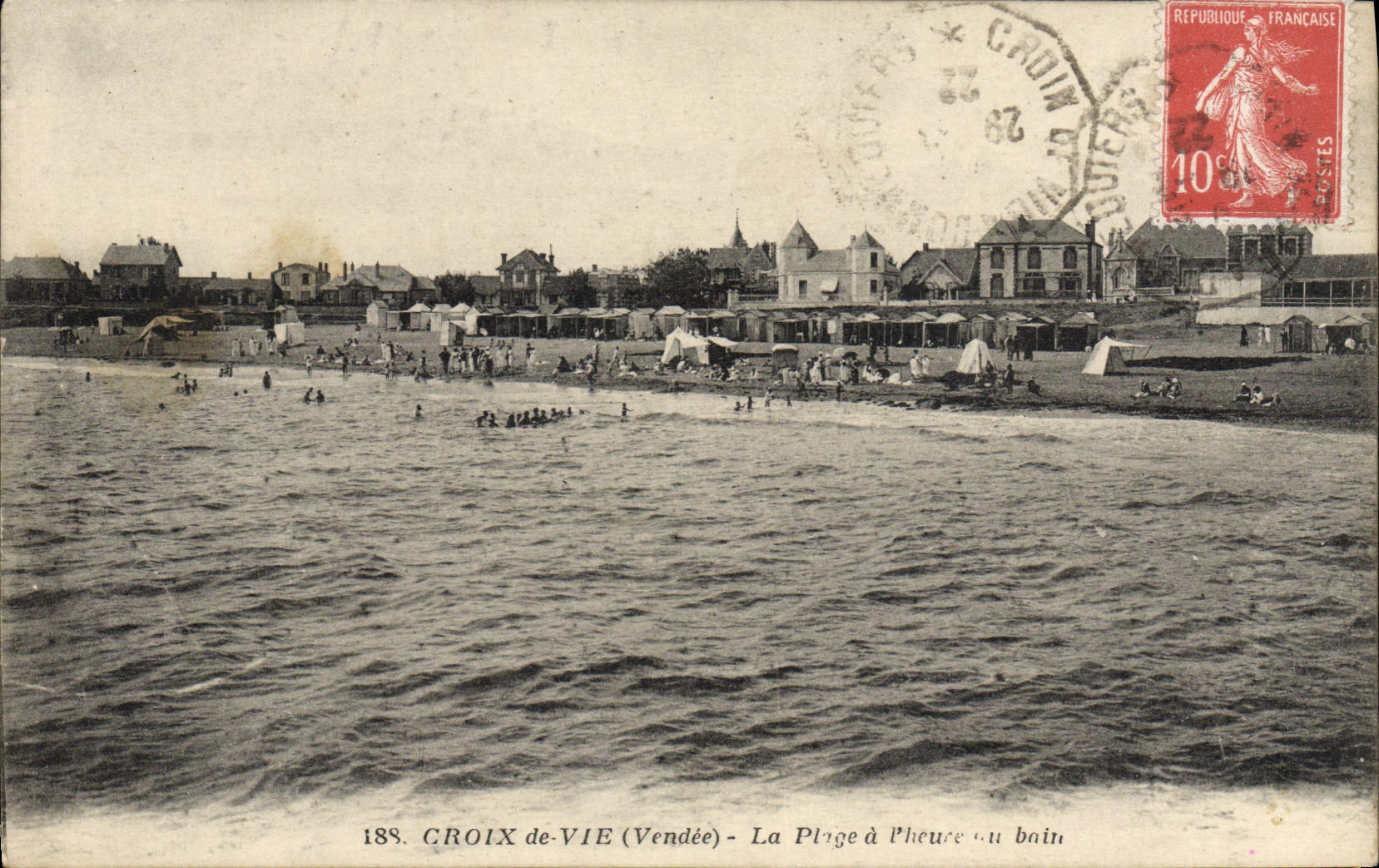 CPA Croix De Vie La Plage A l'heure du bain 