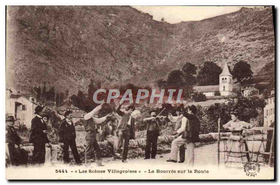 CPA Les Scenes Villageoises La Bourree Sur La Route Auvergne Folklore Violon 