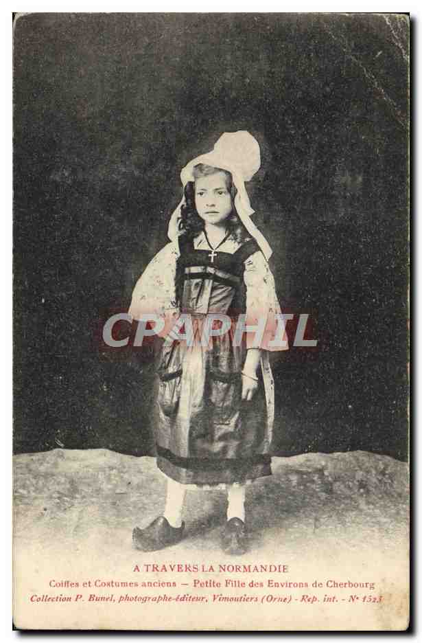 CPA A Travers La Normandie Coiffes Petite fille des environs de Cherbourg Folklore