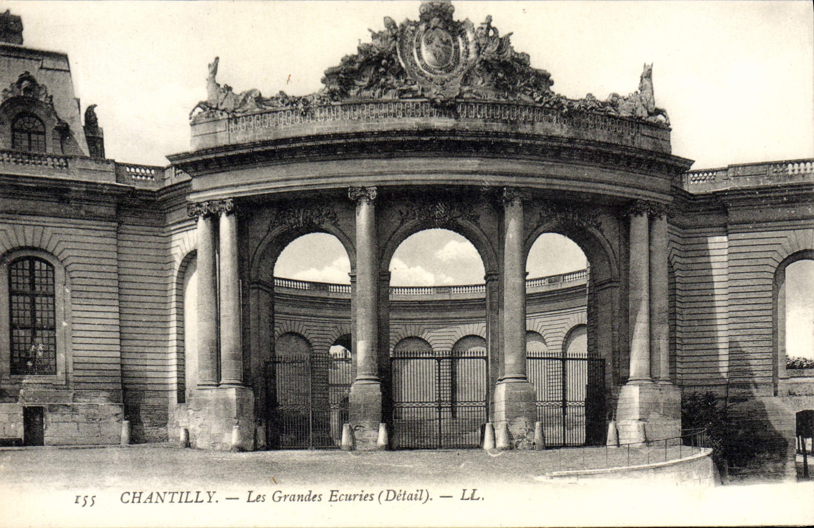 Chantilly — Les Grandes Écuries (Détail) — LL.