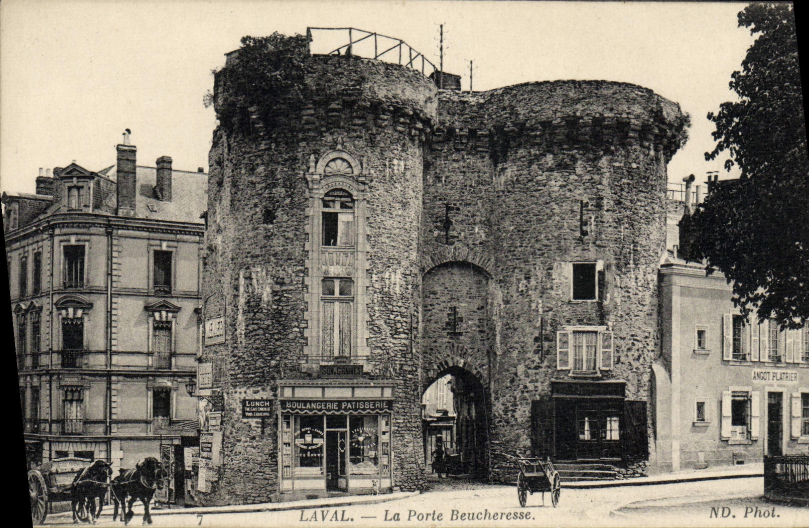 CPA Laval La Porte Beuchere Attelage Cheval