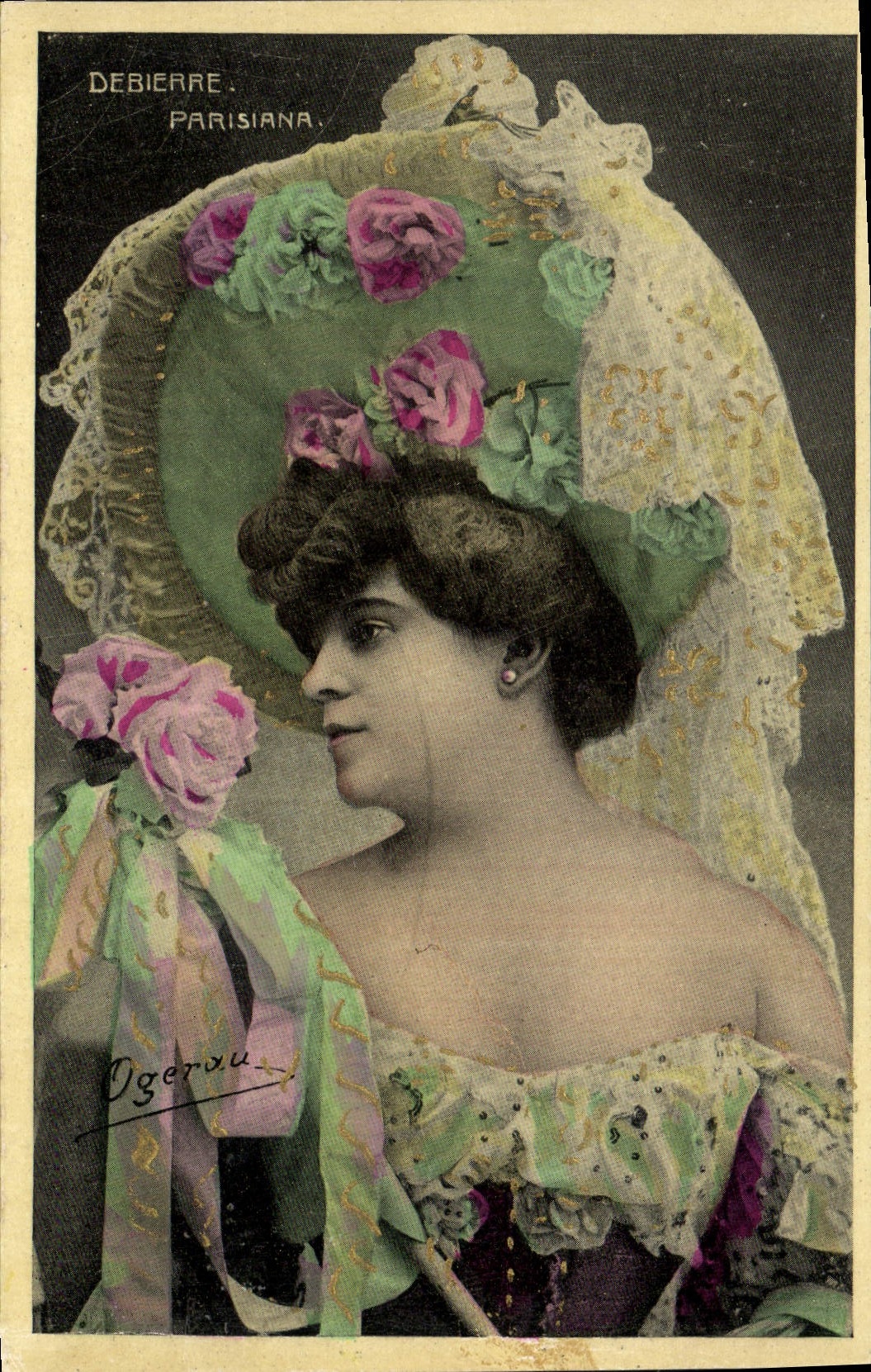 Jeune femme en chapeau fleuri — Parisiana — Débierre