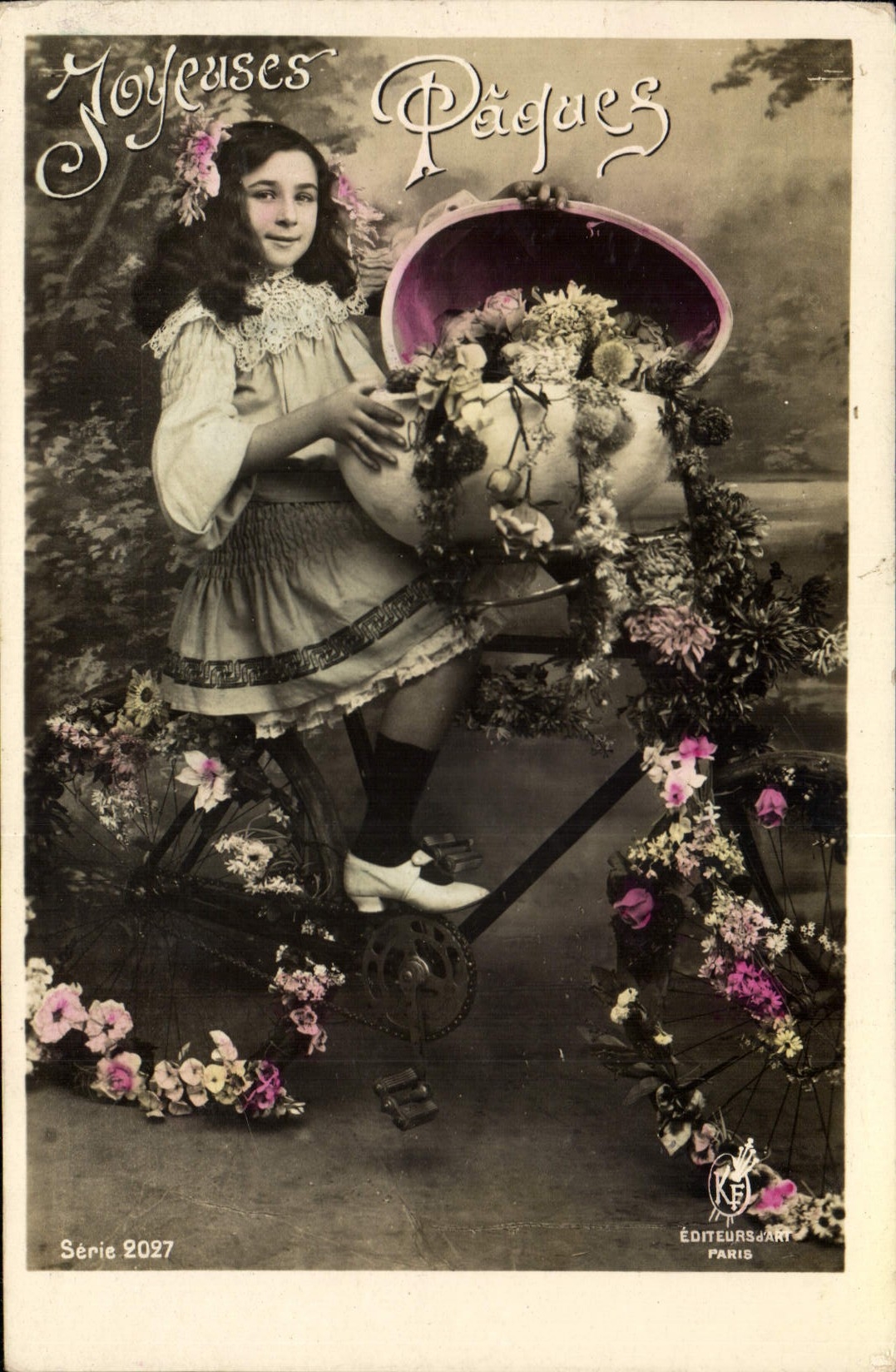 CPA Fantaisie Enfant Paques Oeuf