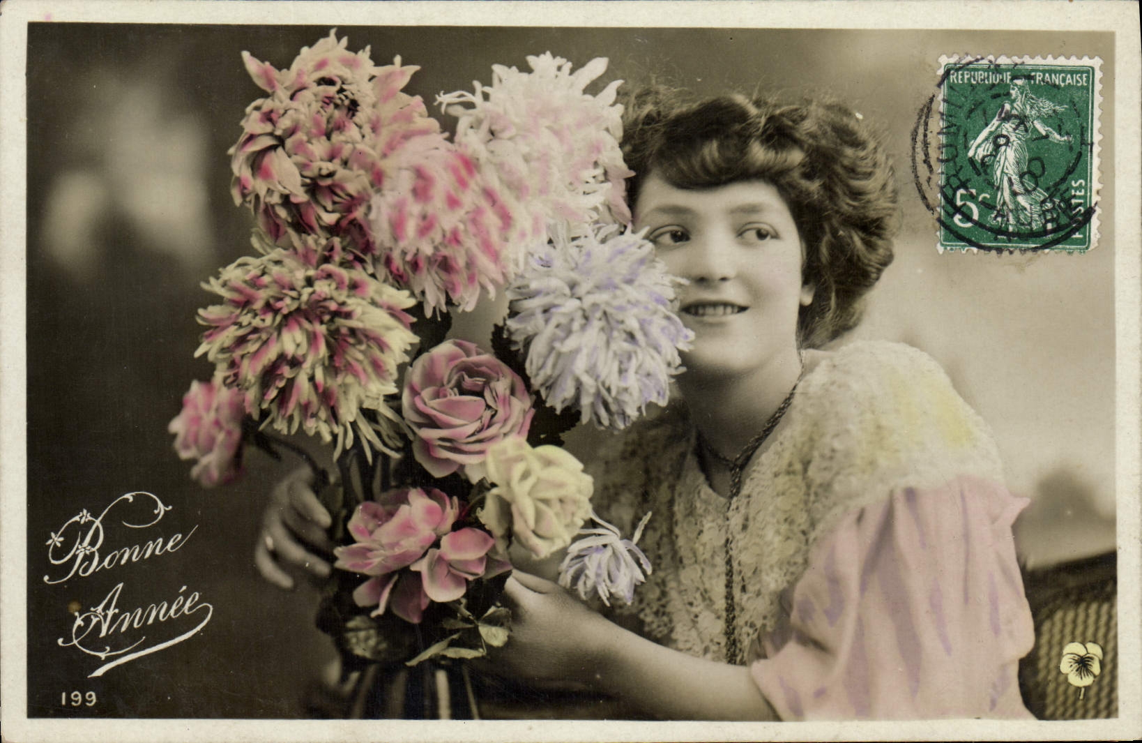 Giovane donna con mazzo di fiori — Buon Anno 199 — editore sconosciuto