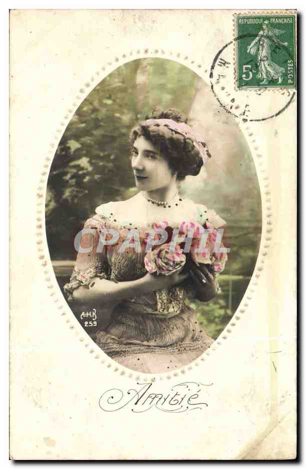 Femme en robe fleurie — Amitié — AHR 253