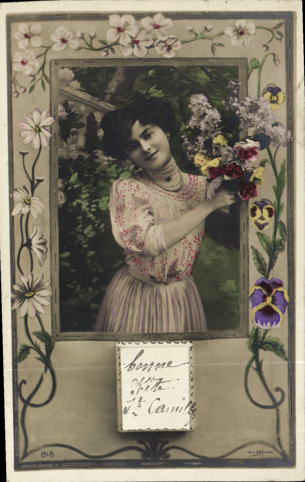 Frau mit Blumenstrauß — Blumendekoration — Verlag JK, Nr. 618