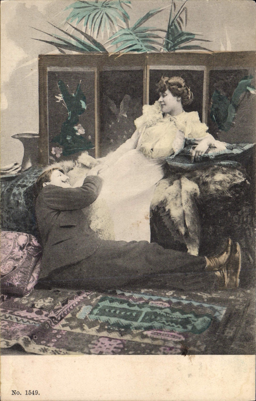 Joven pareja en un interior exótico — No. 1549 — Unión postal universal