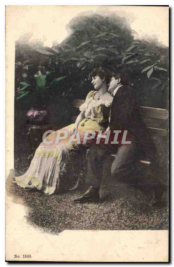 Jeune couple assis sur un banc — jardin — éditeur CPAPHIL, n° 1649