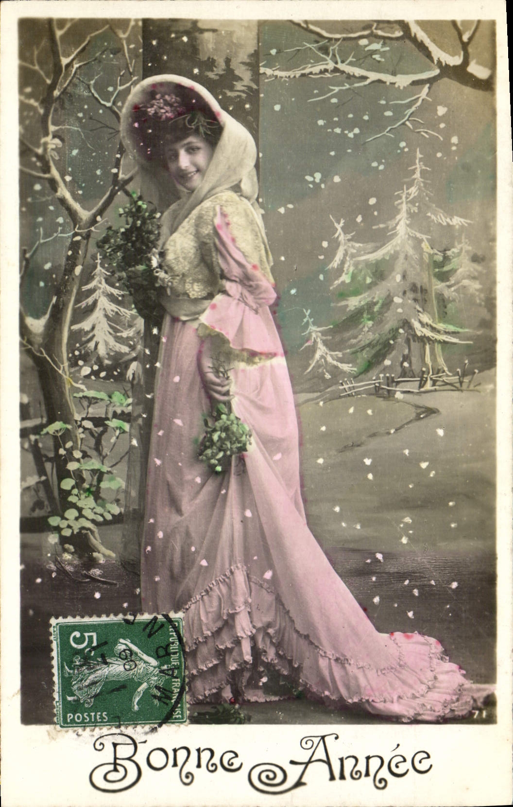 Frau in einem rosa Kleid in einer Winterlandschaft — Frohe Neujahr — anonymer Verleger, Nr. 71