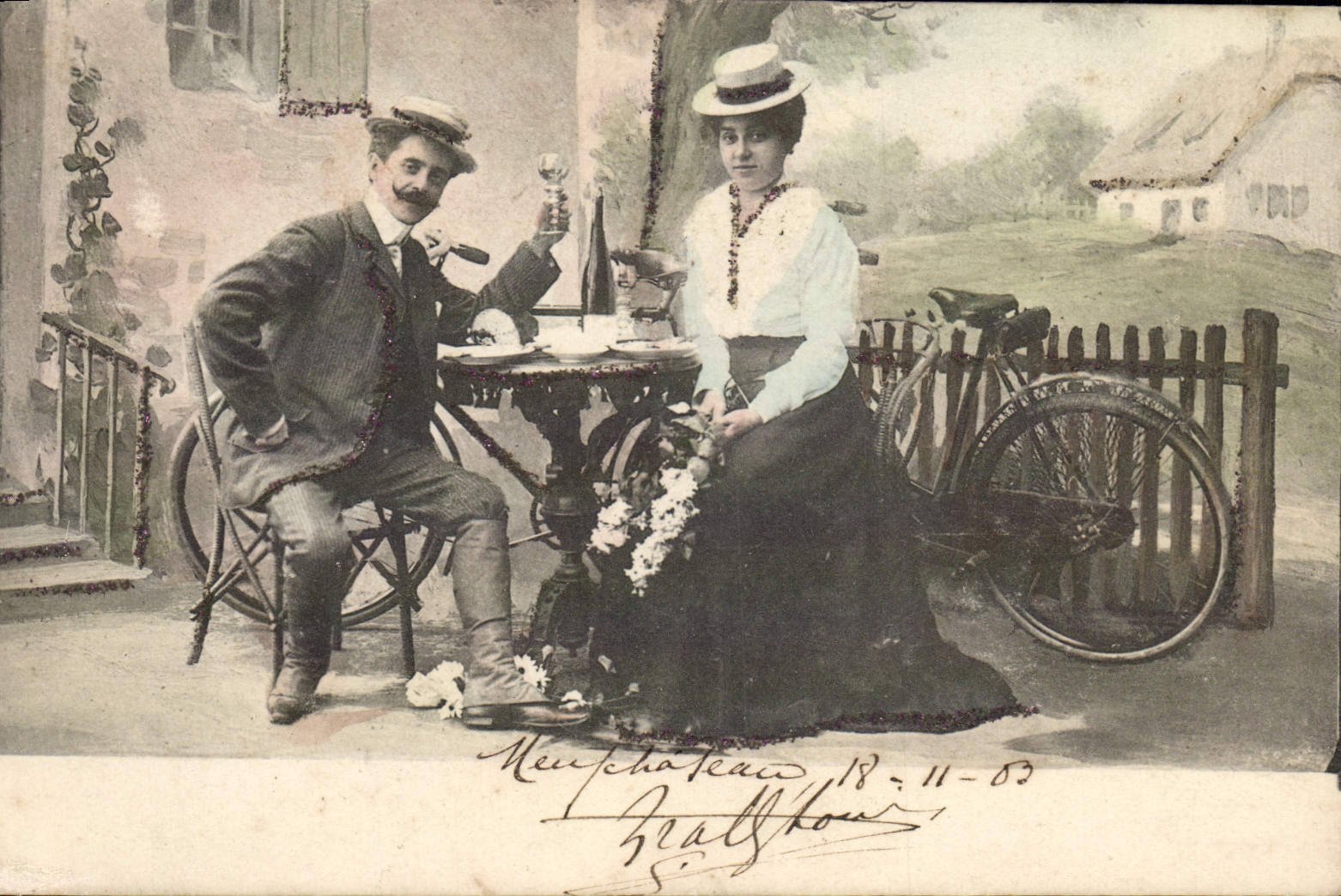 Couple au café — scène de jardin avec vélo — éditeur Neufchâteau, n°5